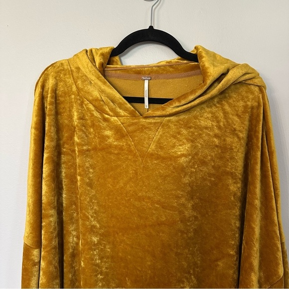 Free People Women’s Gold Slouchy Velour V-Neck Hooded Pullover Sz XS GUC - Picture 3 of 9